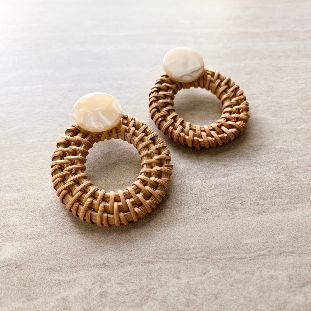 straw rattan circle earrings with marble stone - Picture 4 of 6